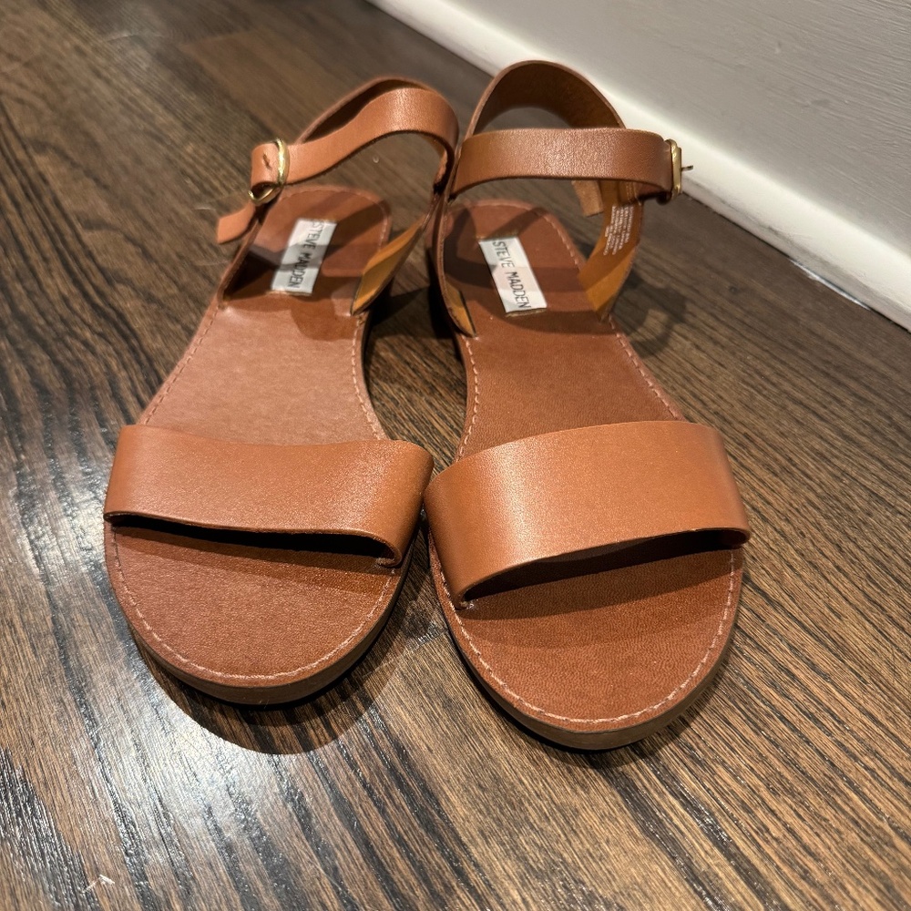 Steve Madden Donddi Flat Sandals